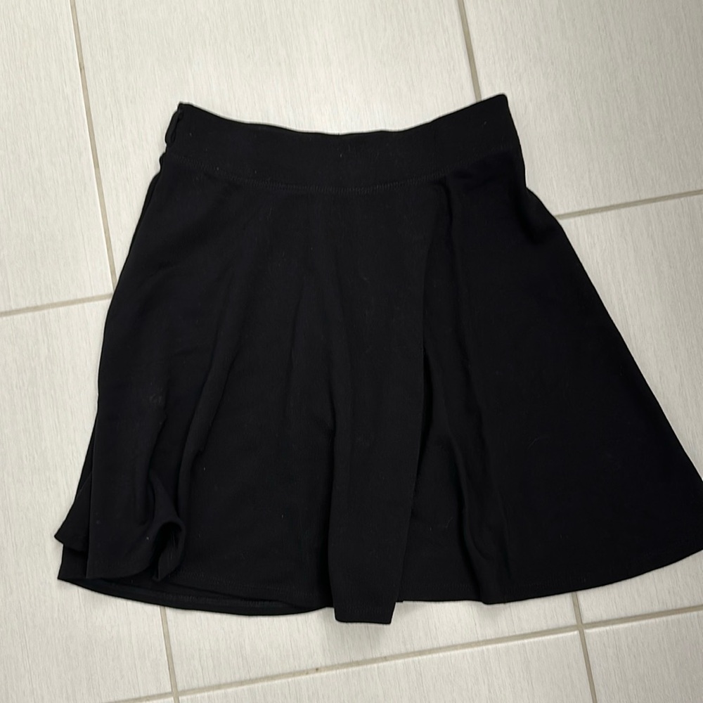 Black skater skirt